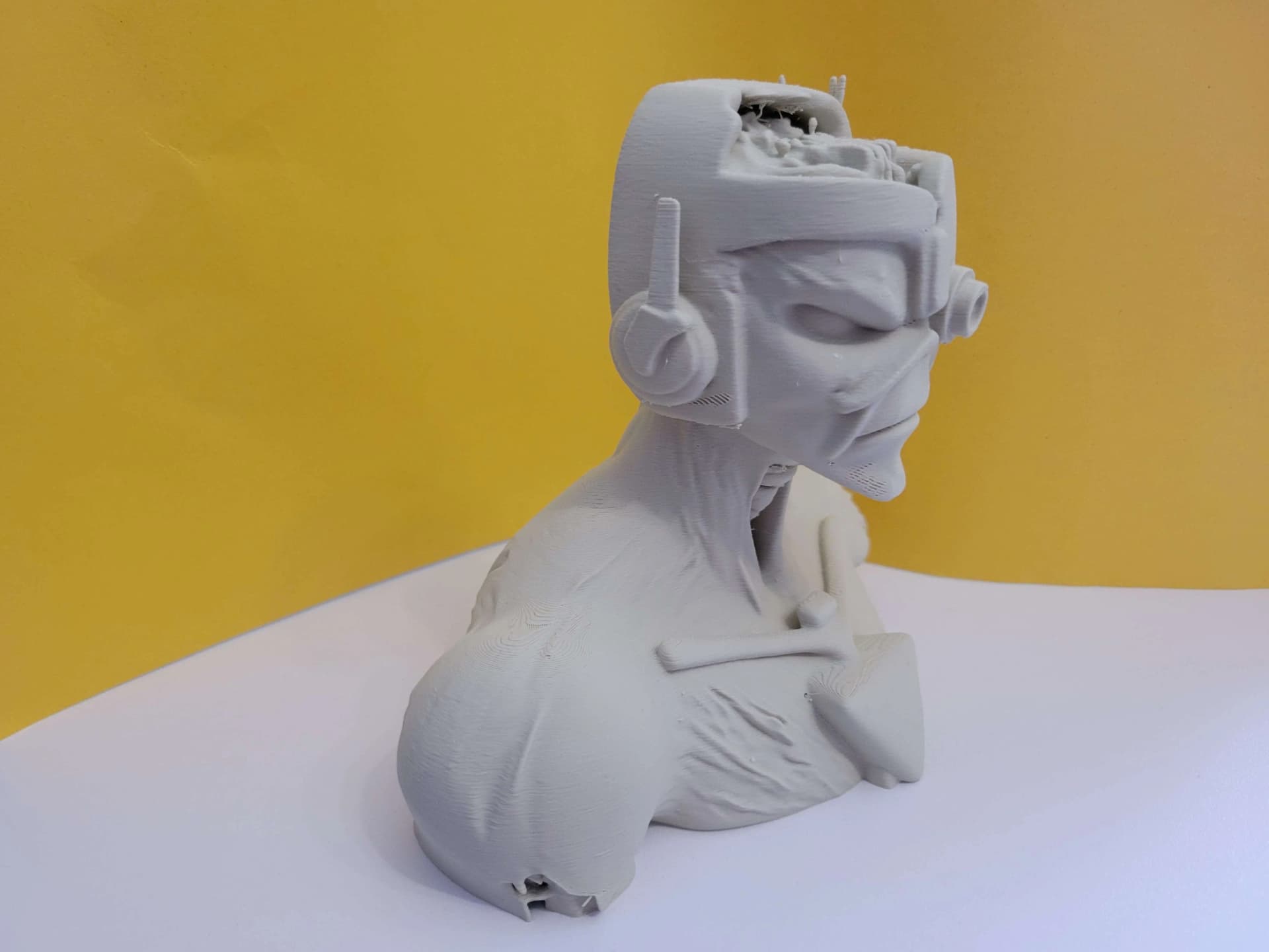 Escultura Eddie Iron Maiden - ângulo lateral