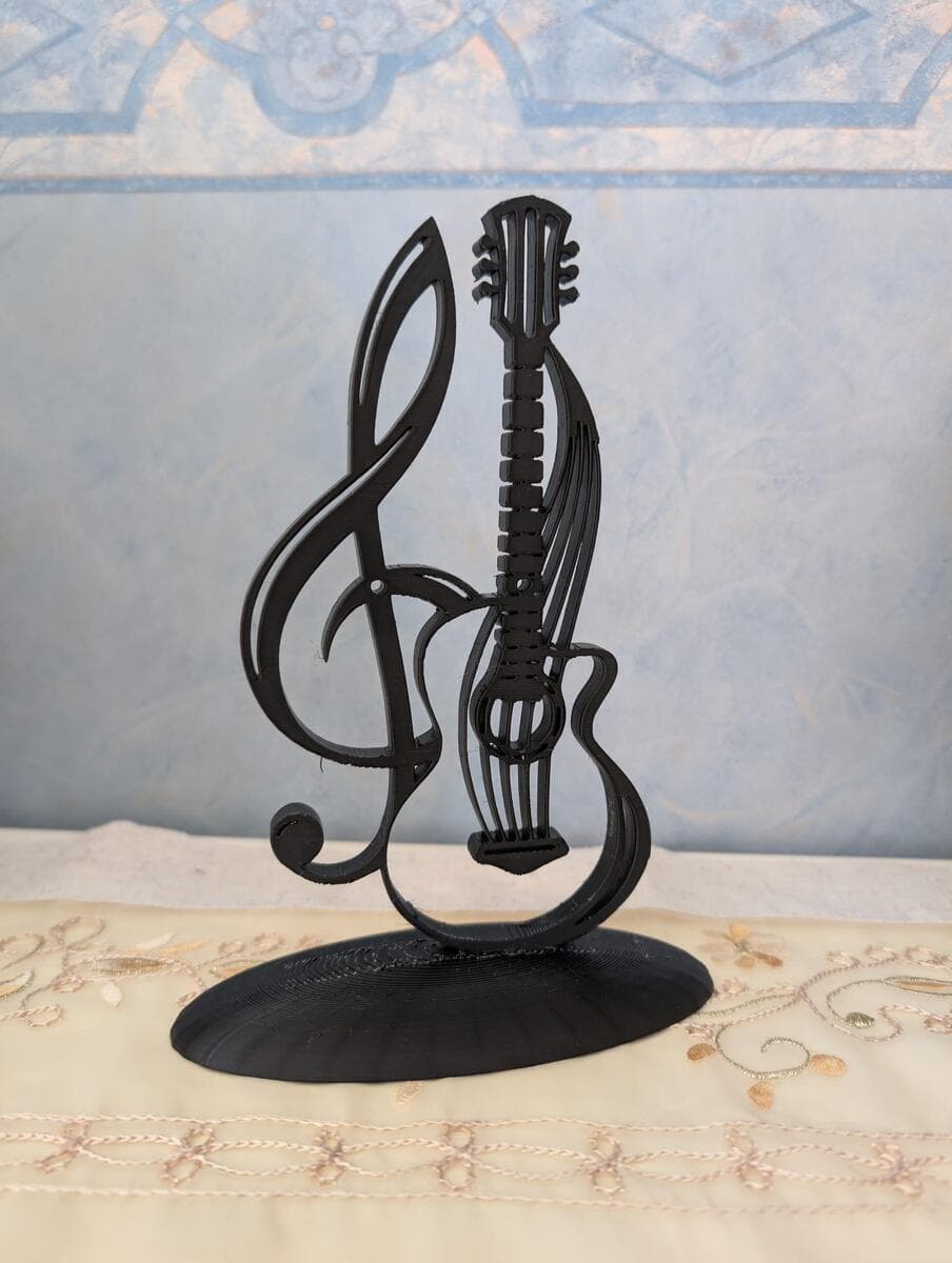 Escultura Nota Musical em ambiente decorado mostrando escala e acabamento