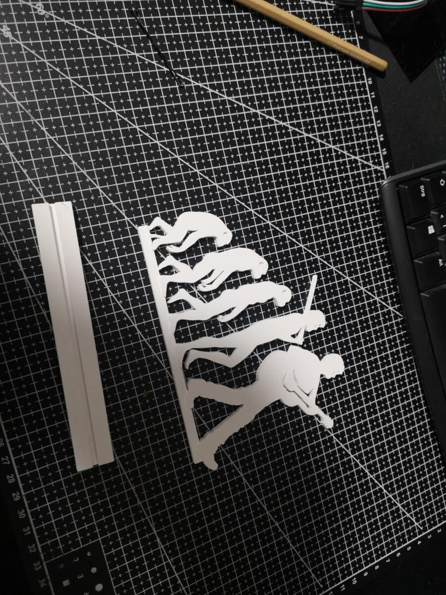 Escultura Evolução do Guitarrista em ambiente decorado mostrando escala e acabamento artesanal