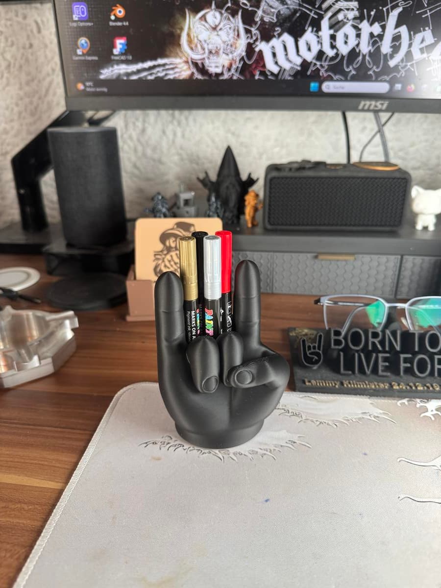 Porta-canetas Heavy Metal vista lateral com inscrição na base