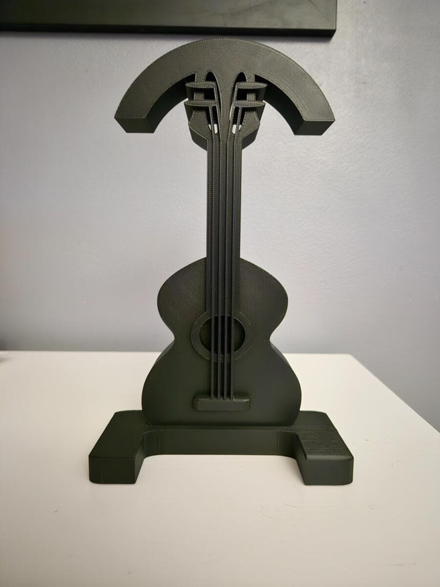 Suporte para fone guitarra vista lateral mostrando encaixe e acabamento artesanal