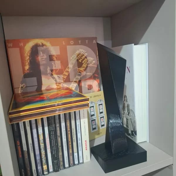 The Object na estante de Eduardo G.