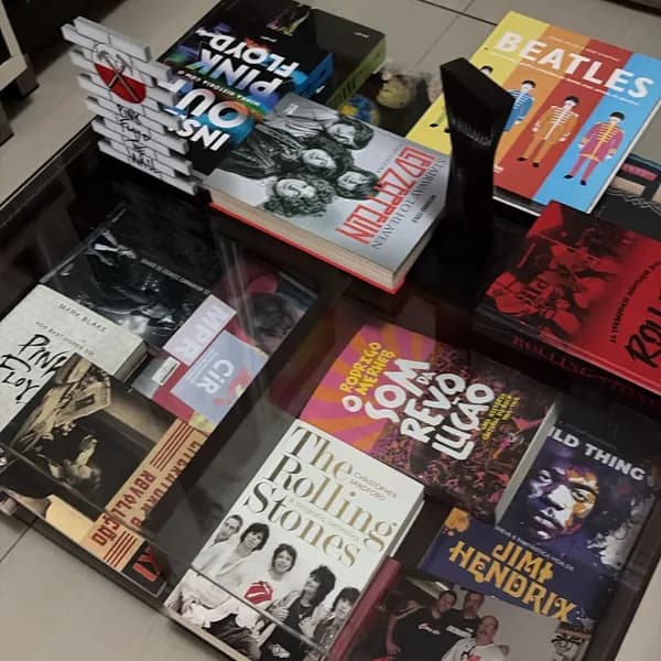 The Wall + The Object na estante de Fernando