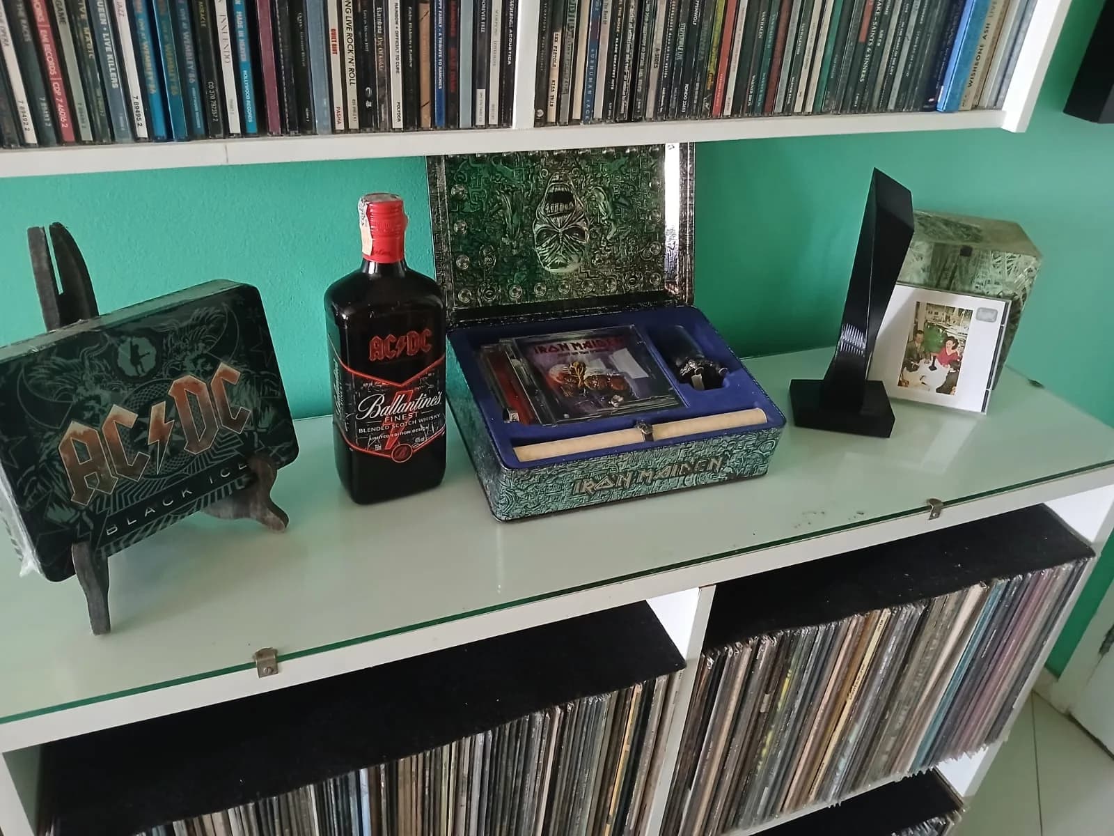 The Object na estante de Sérgio